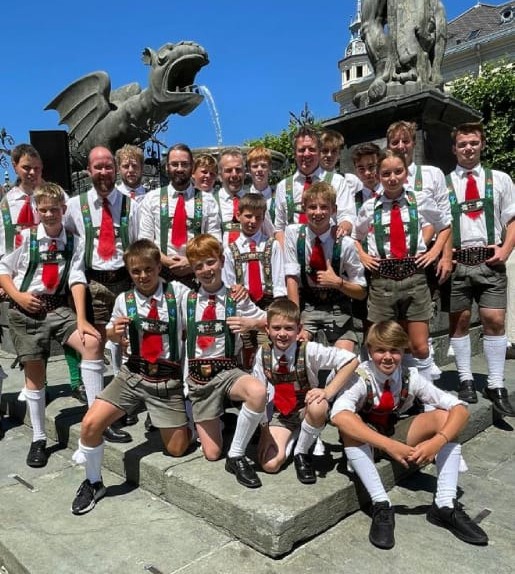 Gruppenfoto-beim-lindwurm-e4c05a22a9289116af826c1a90c43a36