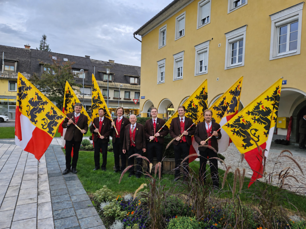 Gruppenbild-Klagenfurter-Fahnenschwinger-f55121753724a79068a6ad512c9a5aa5